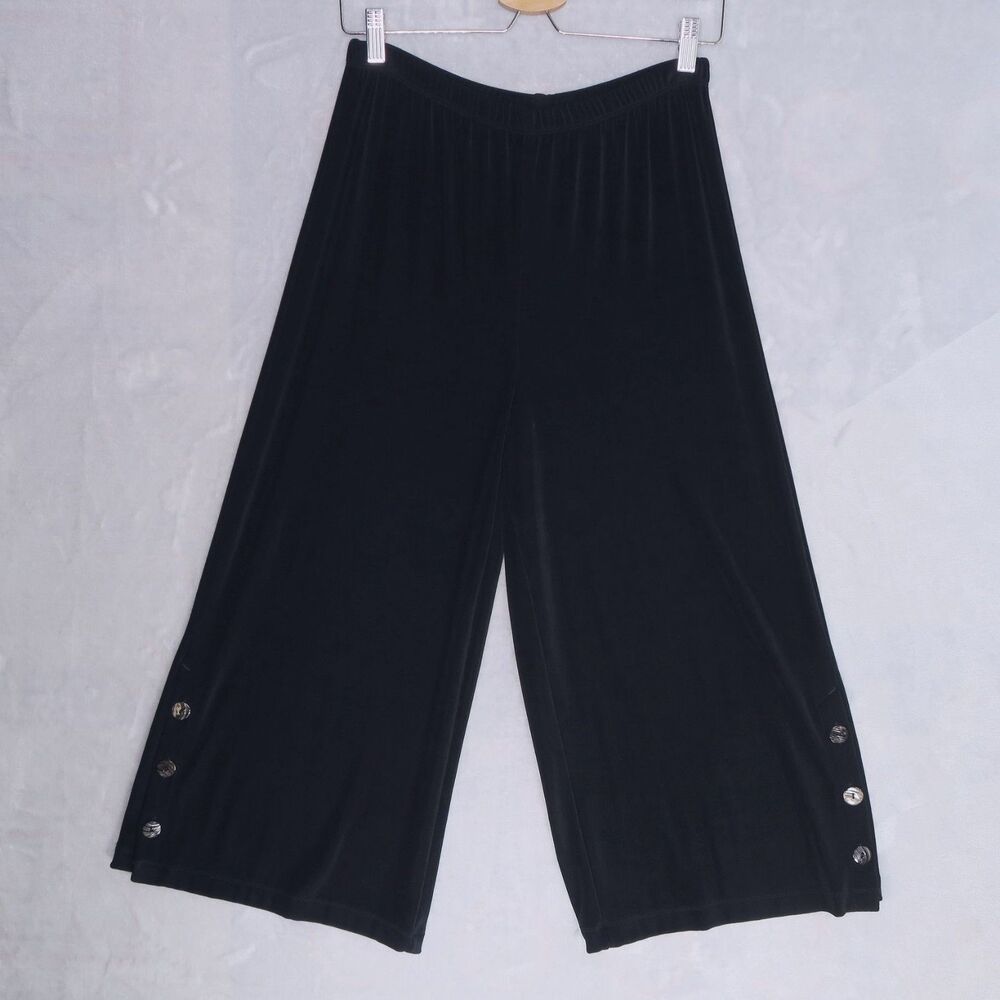 CHICOS Black Slinky Capri Pants Size 1 M Stretch Button Pull On Wide Leg Travel